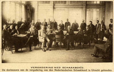 98659 Afbeelding van de aanwezigen op de algemene jaarvergadering van de Nederlandse Schaakbond die in het ...